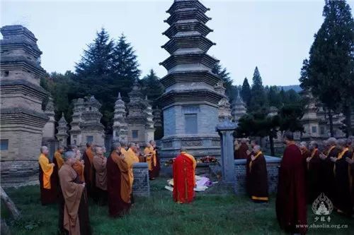 己亥年寒衣节少林寺僧众塔林祭祖