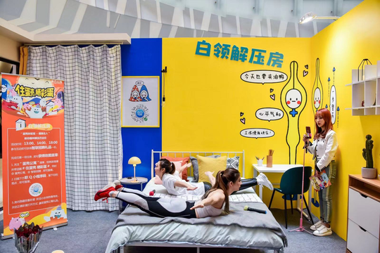 蛋壳公寓住蛋壳晒彩蛋品牌活动亮相成都火箭少女101y