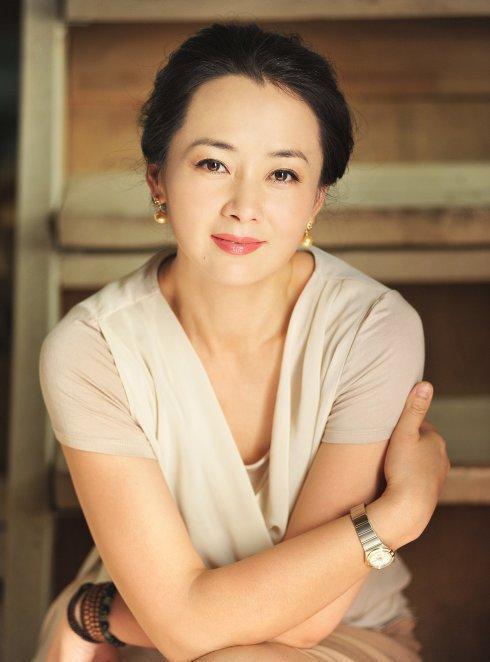 张国立前妻近照,素颜出镜有气质,却是张国立一生的愧疚?