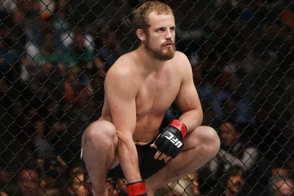 尼尔森是一名巴西柔术黑带而从比赛的角度来说,尼尔森的境遇比