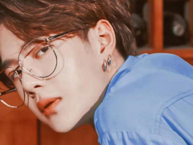 有种 整容 叫王一博戴眼镜 正面照曝光后 粉丝直言 确定不是周震南 王一博 整容 易烊千玺 吴亦凡