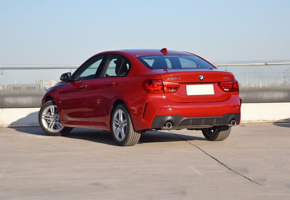 2020款宝马1系三厢上市,不到20万起售,变速箱换成了双离合!