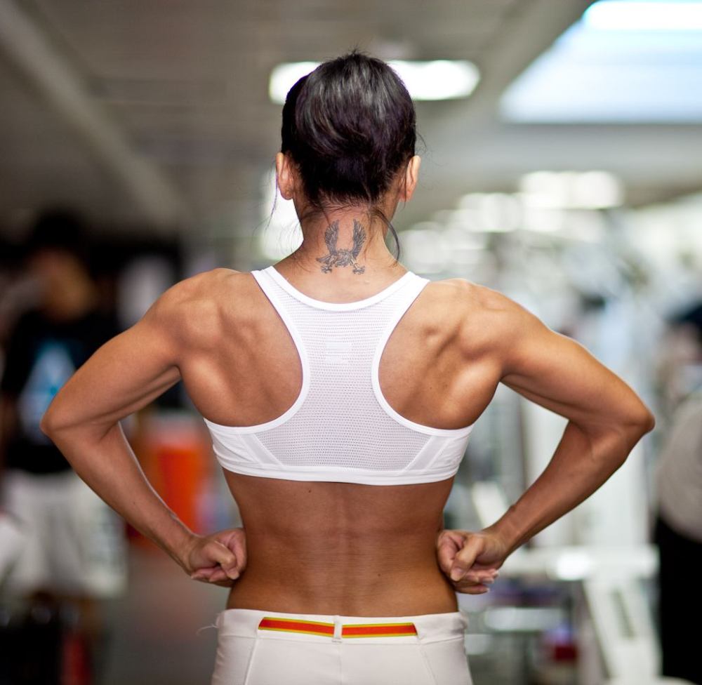 快速打造坚挺背部肌肉,5个动作,快速练出倒三角背