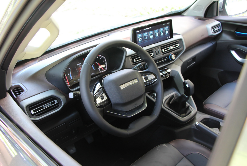 长安硬派皮卡上市,配"法系"豪华内饰,能否叫板长城炮?_腾讯新闻