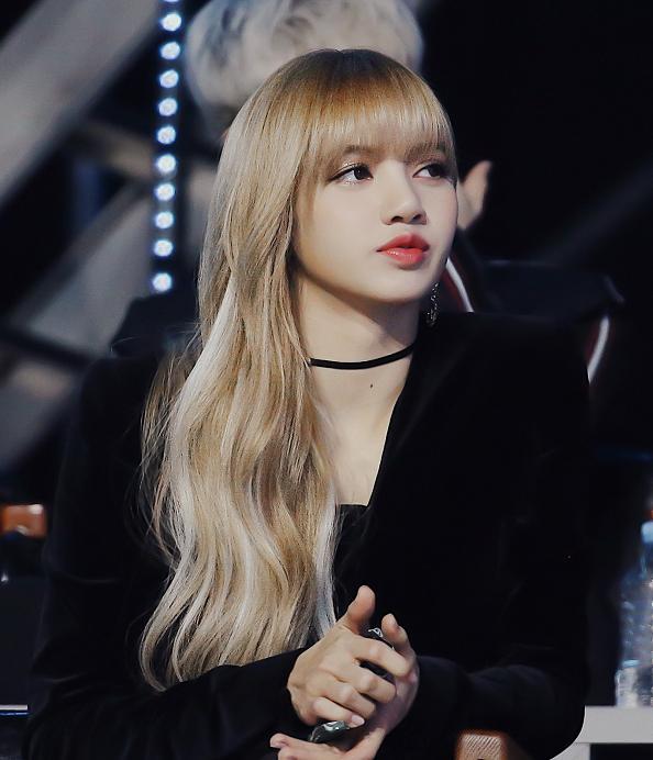 目前《青春有你2》已经官宣lisa将会作为节目导师参加录制,其余的几位