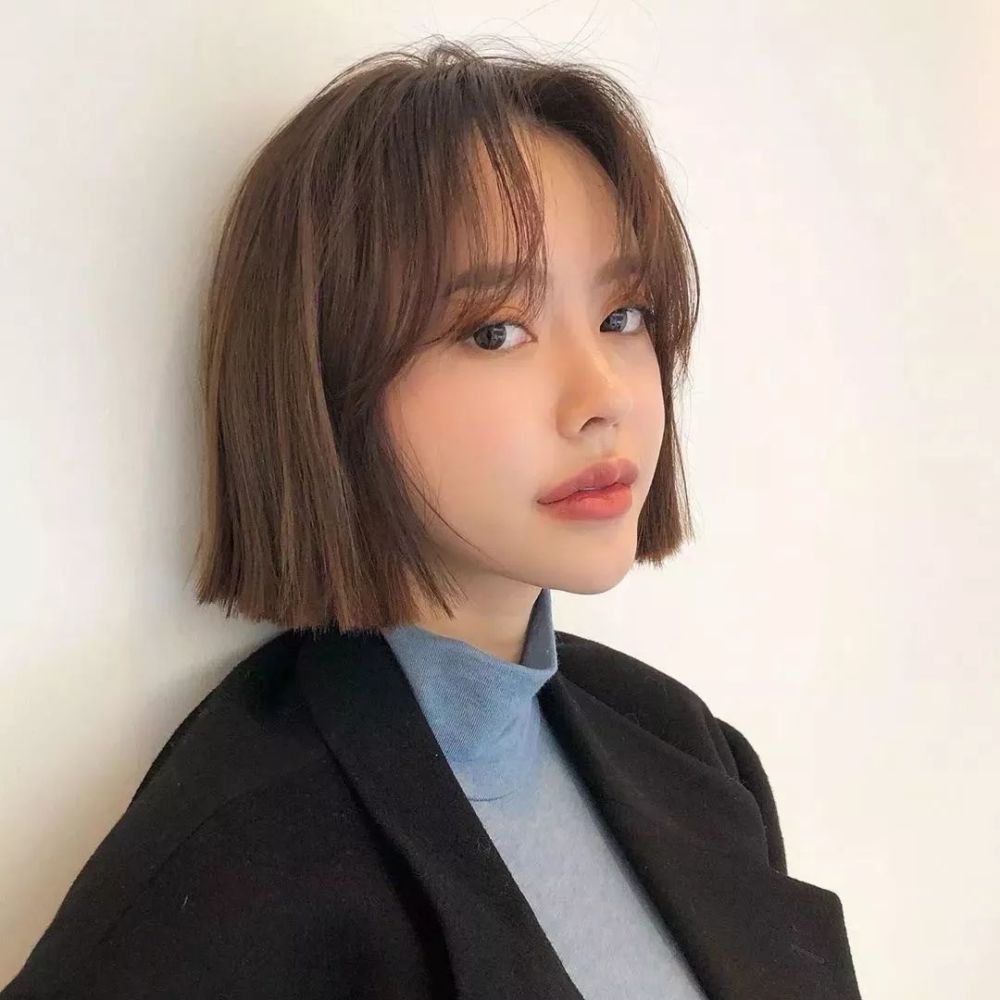 齐耳短发发型造型更多变,修饰脸型好打理,但是最经典百搭的短发还是齐