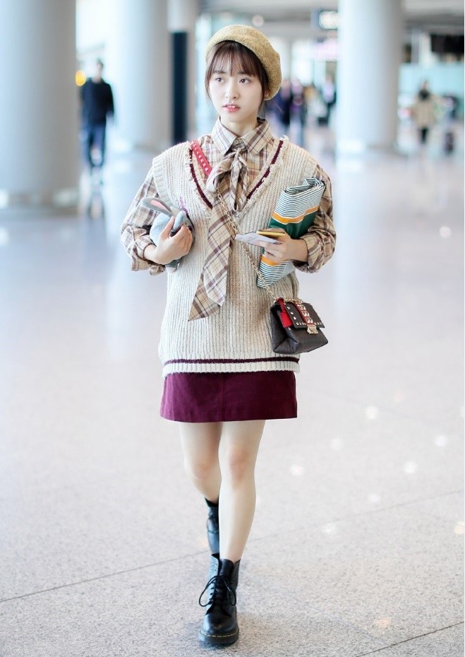 沈月终于自信一次穿短裙出门只露出10厘米谁知却意外显腿短