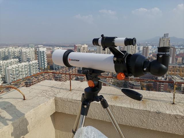 这是我第一次用高倍望远镜看几十公里外的画面,好像就在眼前一样,感觉