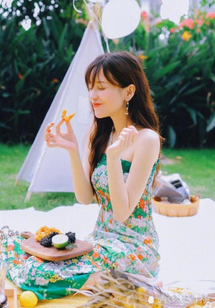 《十八岁的天空》里35岁女神蓝菲琳晒近照,脸部僵硬精修也难遮皱纹