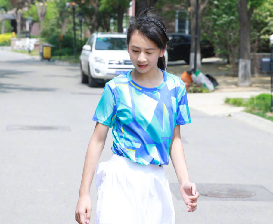 原觉得吴欣怡长开够好看,看到森碟图片后,才懂啥是"可盐可甜"