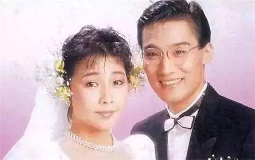 娱乐圈第一硬汉,荷尔蒙爆表,为什么心甘情愿牵手丑妻20年? 娱乐圈第一硬汉,荷尔蒙爆表,为什么心甘情愿牵手丑妻20年?