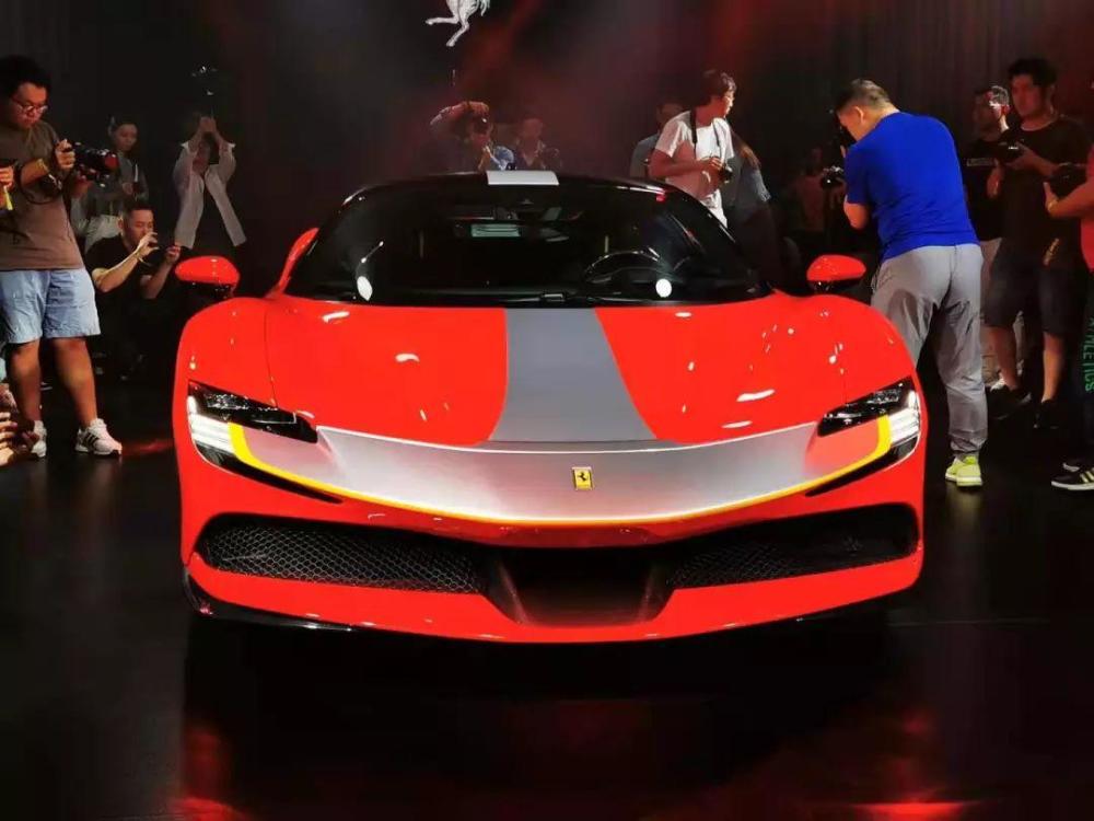 指导价3,988,000元,法拉利sf90 stradale深圳直击