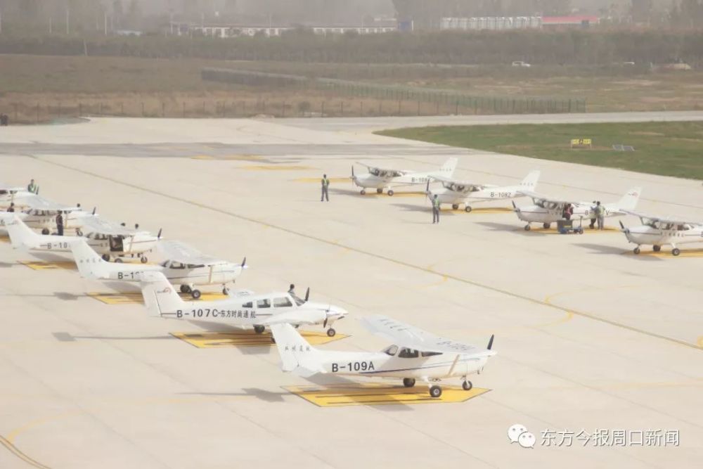 安阳航校校长张俊铭,河南省空管局副局长刘学田,河南省体育局航空运动