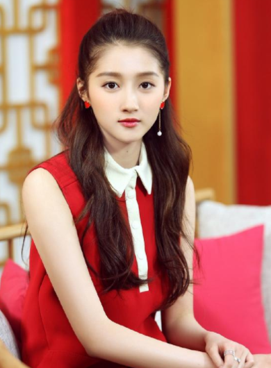 演员关晓彤,风采卓然气质爆表