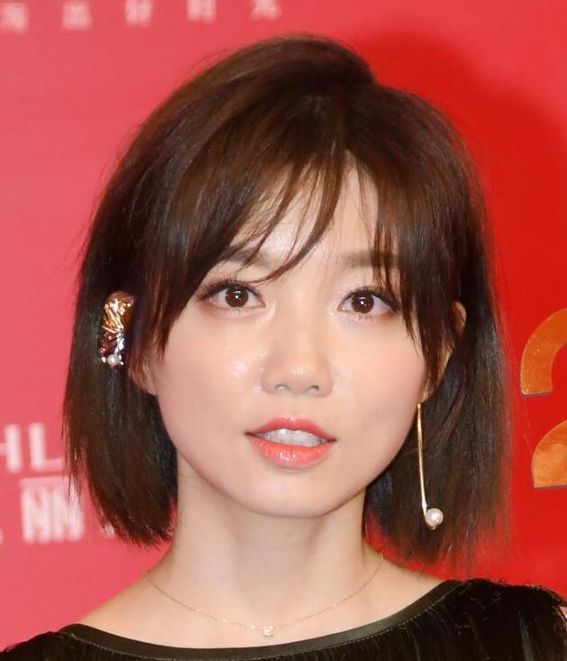 陈乔恩终于换了发型,及肩短发,超有气质