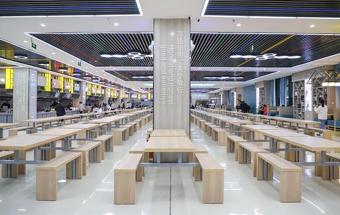 等餐期间开个音乐会?河南一高校食堂推出智慧餐厅