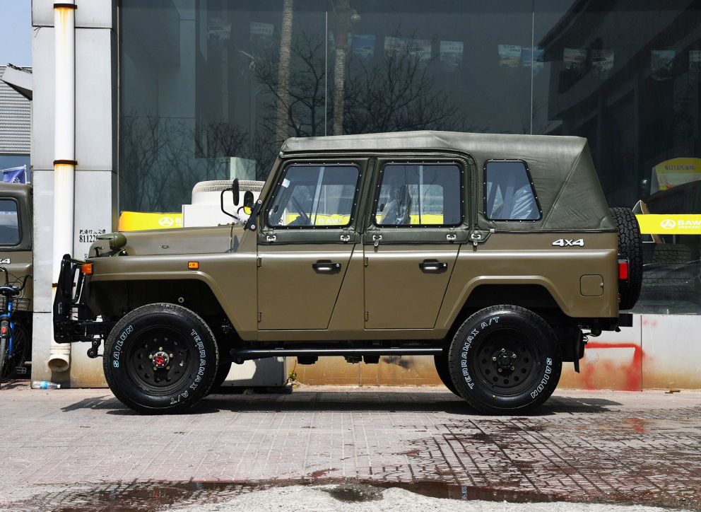 北京212越野房车亮相,有空调有电磁炉,配置不再寒酸