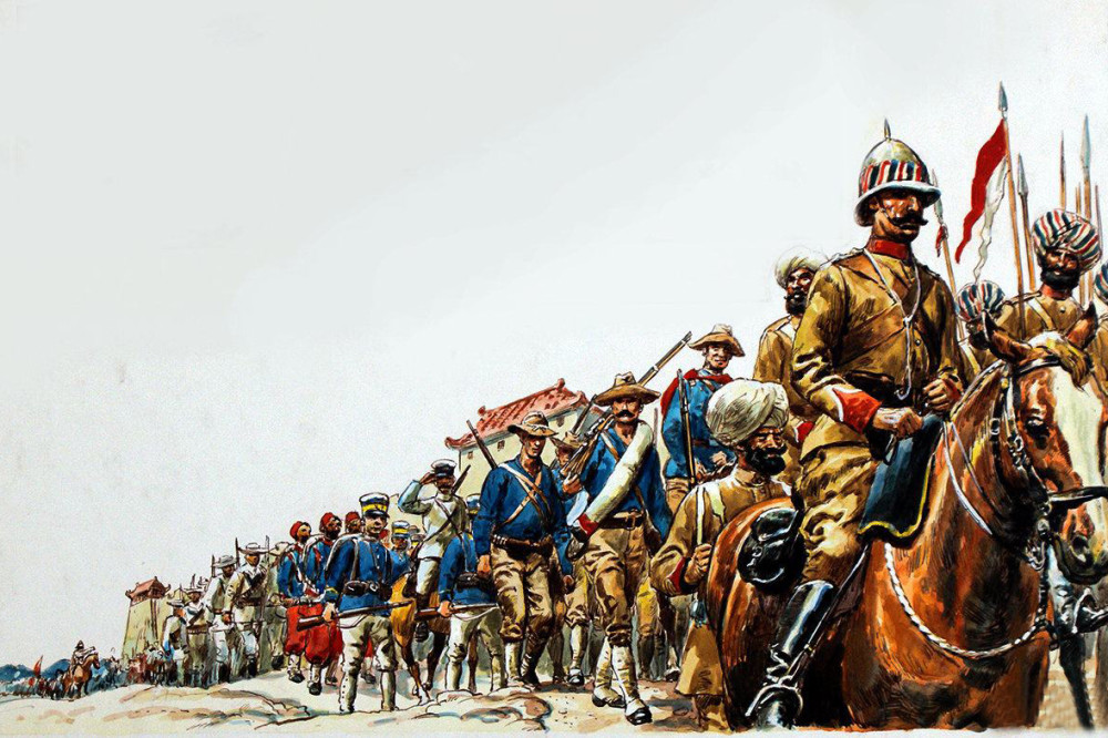 一张老照片显示:西方列强攻打清朝时,老百姓不仅看热闹,甚至还帮助攻