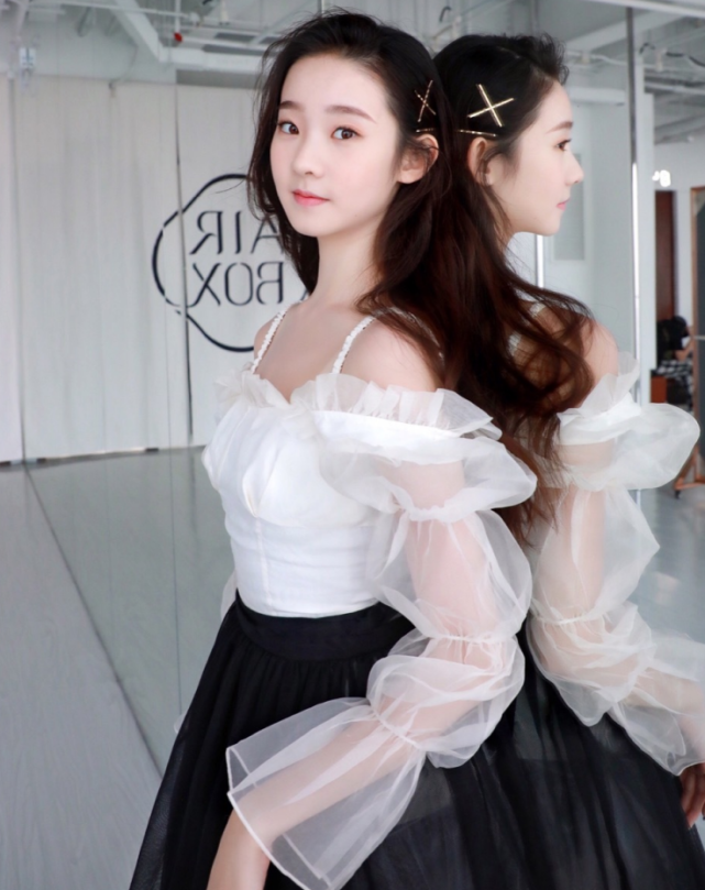 她是《少年的你》全场最大亮点,今穿上芭蕾舞裙,这身姿美绝了