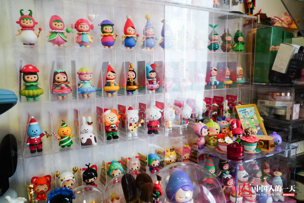 英语老师花10万抽盲盒曾在寒风中排队一夜抢购 腾讯新闻