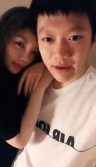 疑似pgone搂李小璐视频流出两人亲密非常难怪贾乃亮和她反目