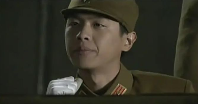 他穿军装简直戳我苏点上