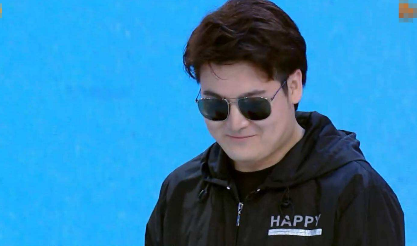 《快本》的黑衣人小方如今咋样了?