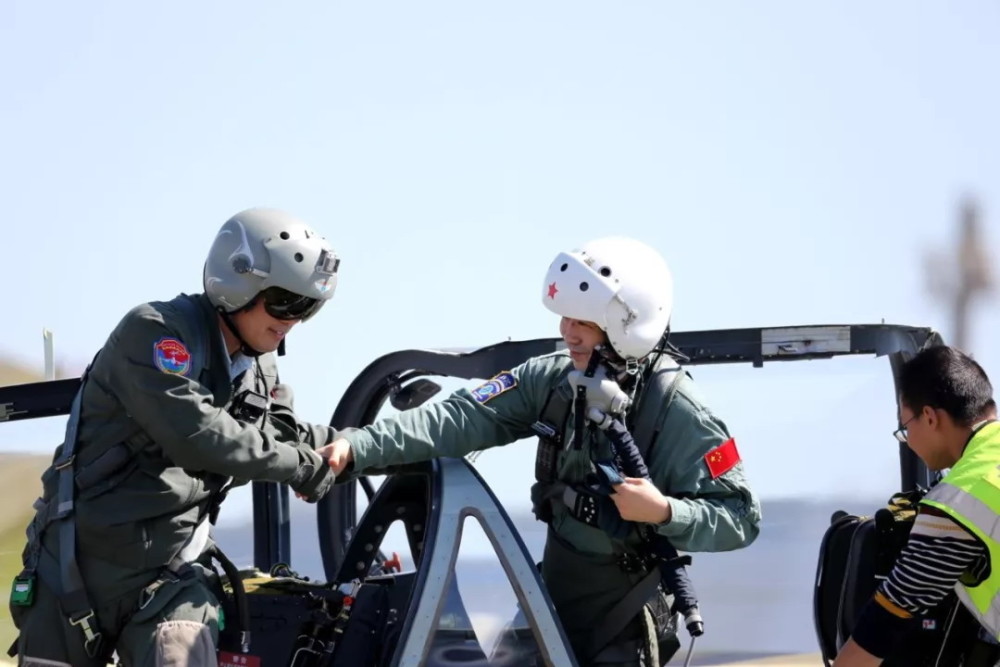 在这种情况下,物美价廉的ftc-2000g自然就成为柬埔寨空军的最佳选择.