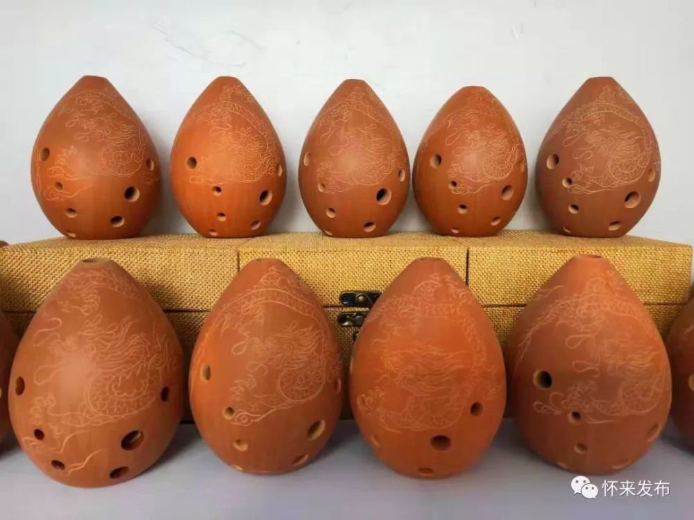 古书《尔雅》注:"埙,烧土为之,大如鹅子,锐上平底,形如秤锤,六孔,小者