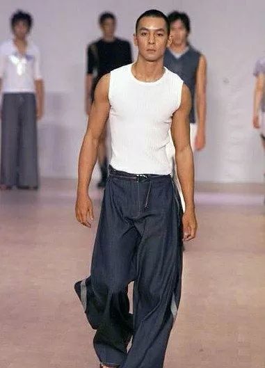 男神吴彦祖腹肌来袭!这是什么神仙身材?网友:鼻血止不住了!