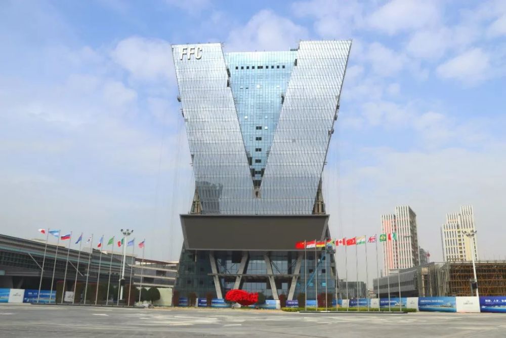 数月前刚开始外幕墙装饰的它 现在变这样啦 ffc福州未来中心 据了解