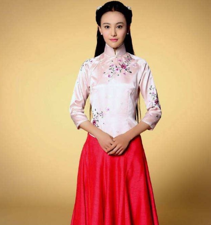 有一种"整容"叫郑爽穿旗袍,本以为会很漂亮,结果且差强人意