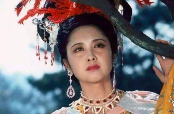 王母娘娘乃是何许人也,三十三重天掌管万仙寿命的一位大神,那些妖