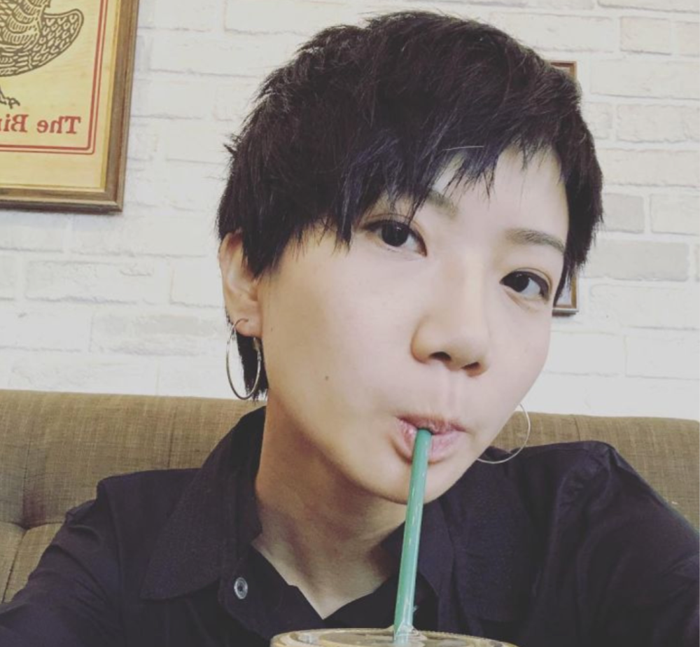 导演曾国祥还曾晒出余静萍工作照并配文说"强人是你",言语之中,对
