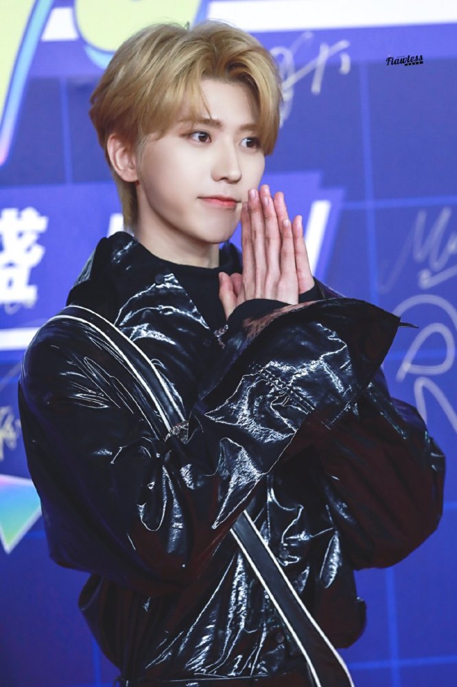 范丞丞说蔡徐坤不容易,他的音乐作品是一个标