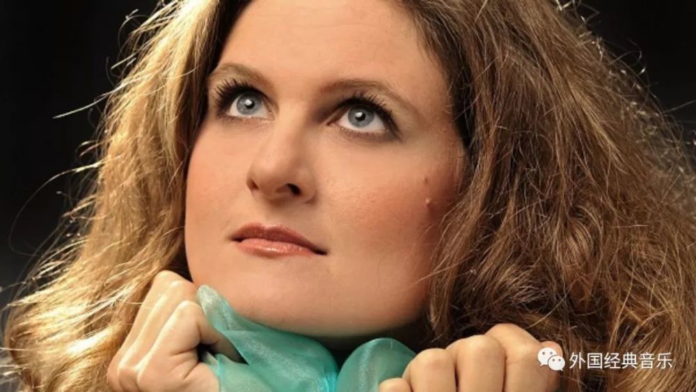 karin leitner(卡琳·莱特纳)是来自奥地利的著名长笛演奏家.