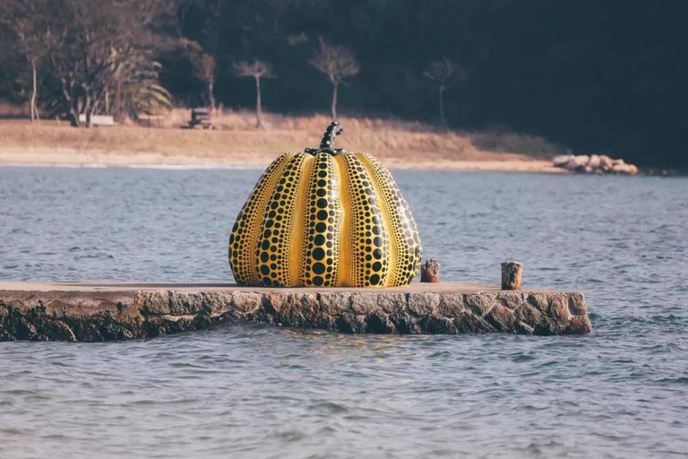 日本直岛尽头的南瓜成无数文青打卡地草间弥生这么有魔力