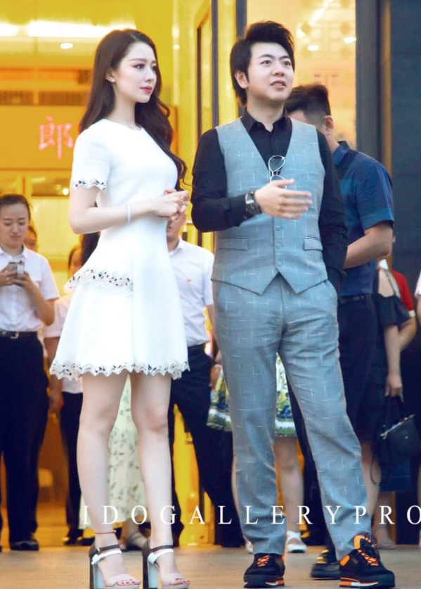 有种"整容"叫吉娜素颜,当看到她卸妆后的真容:确定只有25岁?