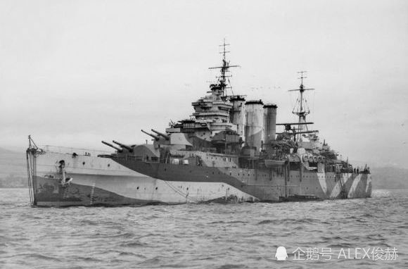 蒂斯号正在为u126潜艇补给,结果被英国德文郡号重巡洋舰"逮个正着"