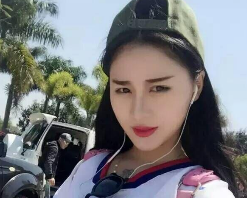 还记得叛逆少女杨馥宇吗?变形后回农村看望爸爸弟弟,一个动作暴露素质