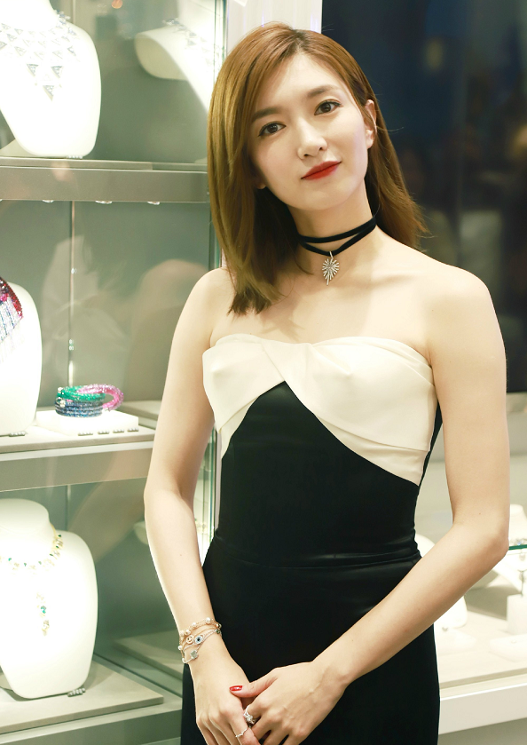 168江疏影与171金晨同穿连体裤,才知道"没腰"的身材更显胖