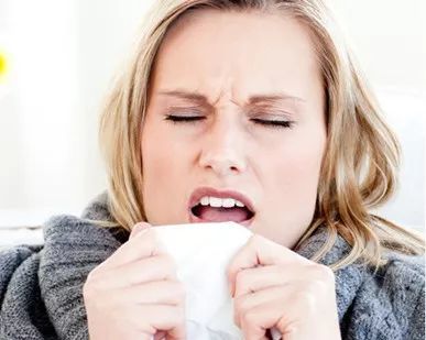 鼻窦炎的症状鼻塞,多涕(鼻涕为黄色或黄绿色),面部肿胀.