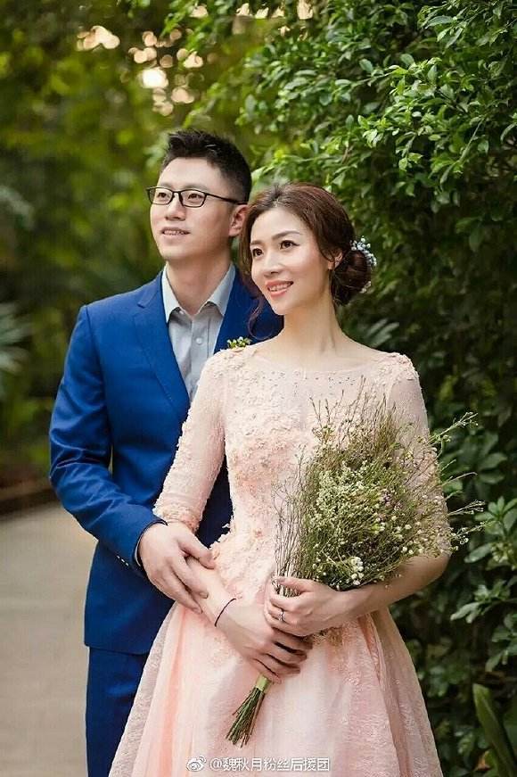 发福明显!女排名将小腹微隆疑似已经怀孕,如今婚姻幸福生活美满