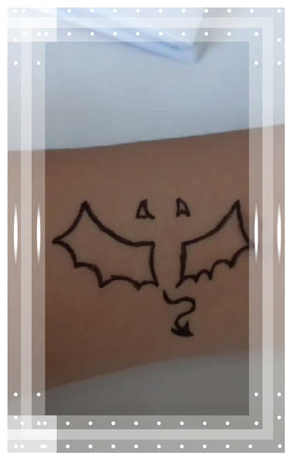 手上画图案,恶魔没啥,羽毛没啥,看到摩斯密码:谁来翻译下?