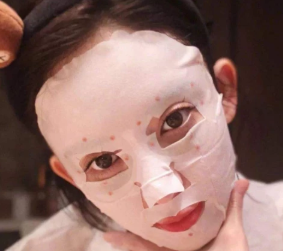 女生不管多少岁,别在"3个时辰"贴面膜,不仅费钱可能还不管用