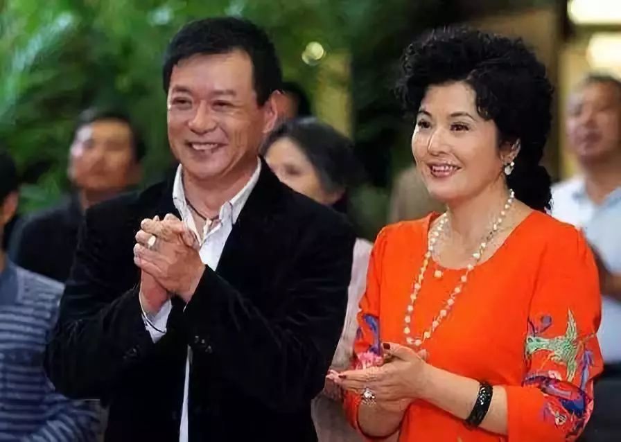 迟志强近照,红光满面精神抖擞,61岁帅气轮廓不变