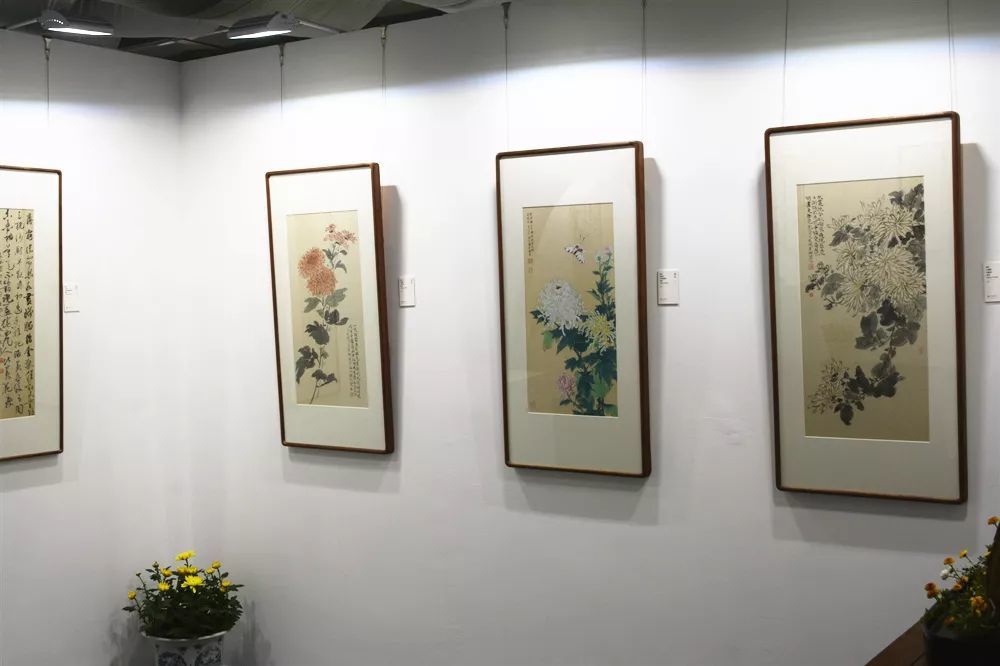 当代书画名家的佳作,参展艺术家有方严,陈肖华,陈万亨,何红玉,侯庚元