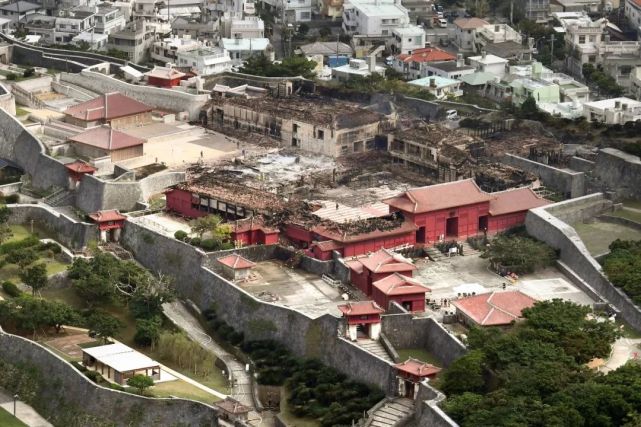 日本其实对保护文化遗产一直很重视,1950年京都金阁寺被纵火烧毁,日本