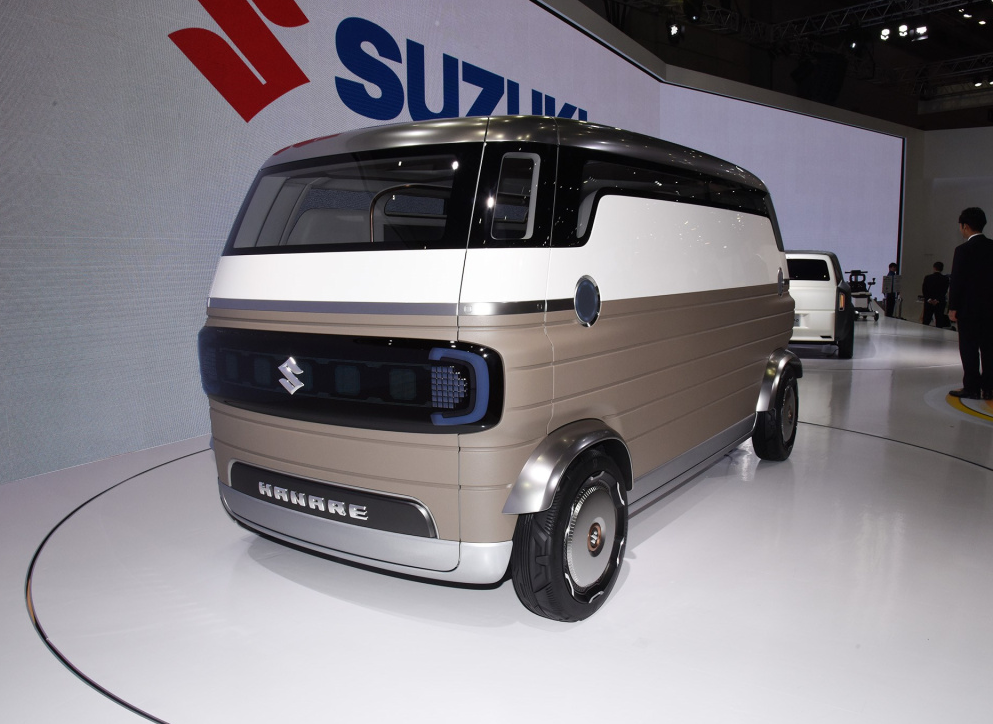 小车王铃木真有一套推出鸥翼门面包车内部像大客厅