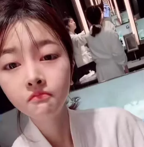 次惑小仙女因网暴不敢上学,精神状态很不妙,恐成下一个雪莉?